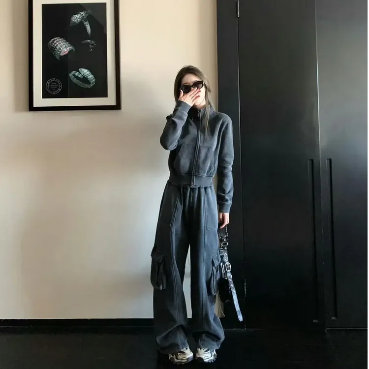 早春新款2025慵懒风宽松直筒阔腿工装裤女卫衣外套两件套四季通用