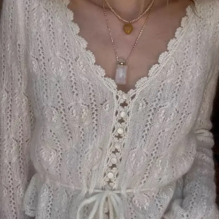 纯欲风白色V领喇叭长袖针织开衫毛衣外套女士可外穿内搭软糯上衣