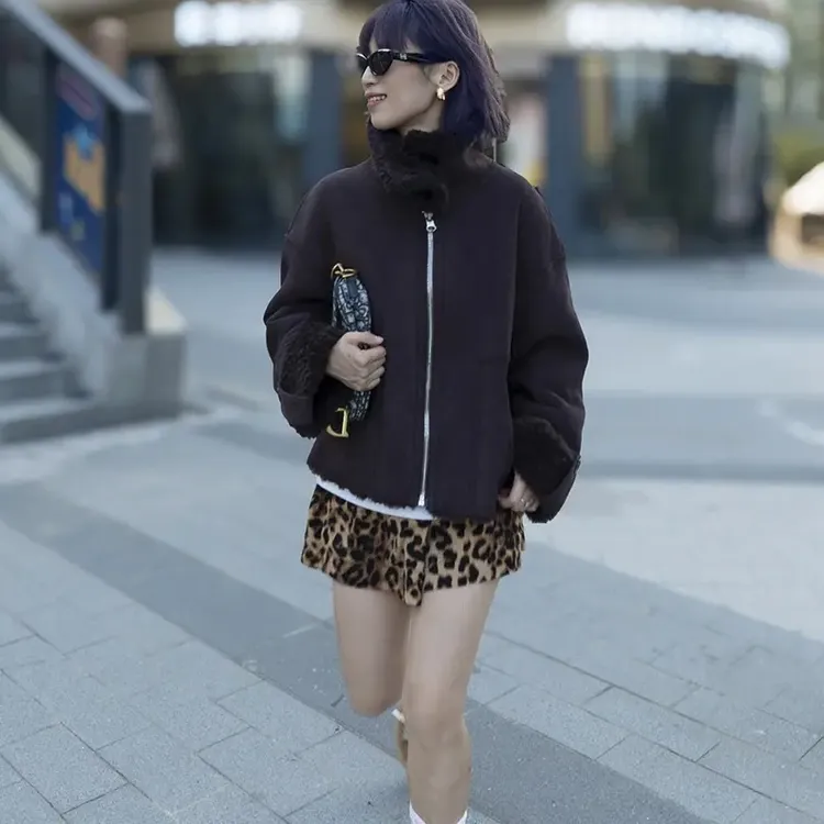 秋冬羊毛一体短款百搭女士加厚时尚翻领纯色短外套休闲加绒6601