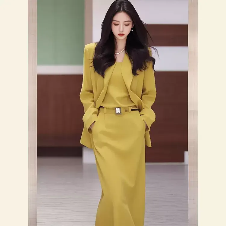 开春穿搭一整套减龄洋气时尚高级感干练气质小香风黄色西装套装裙