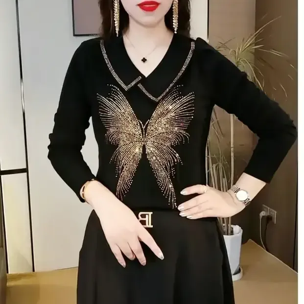 2025秋季新款时尚翻领烫钻长袖洋气气质百搭遮肚显瘦妈妈装小衫