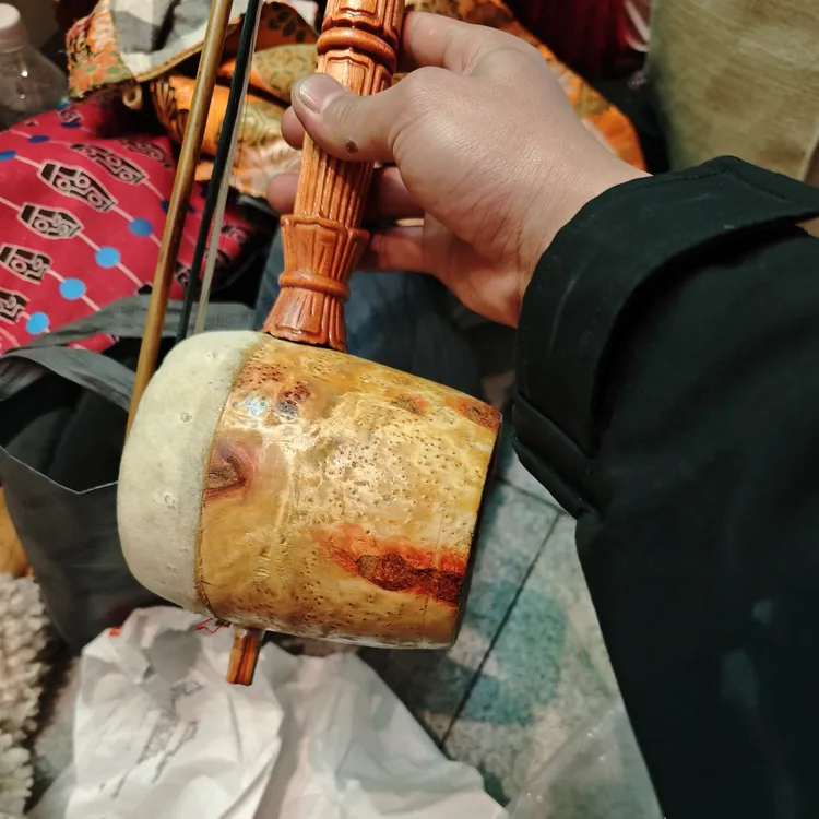 杜鹃树瘤满花纹民族乐器弦子