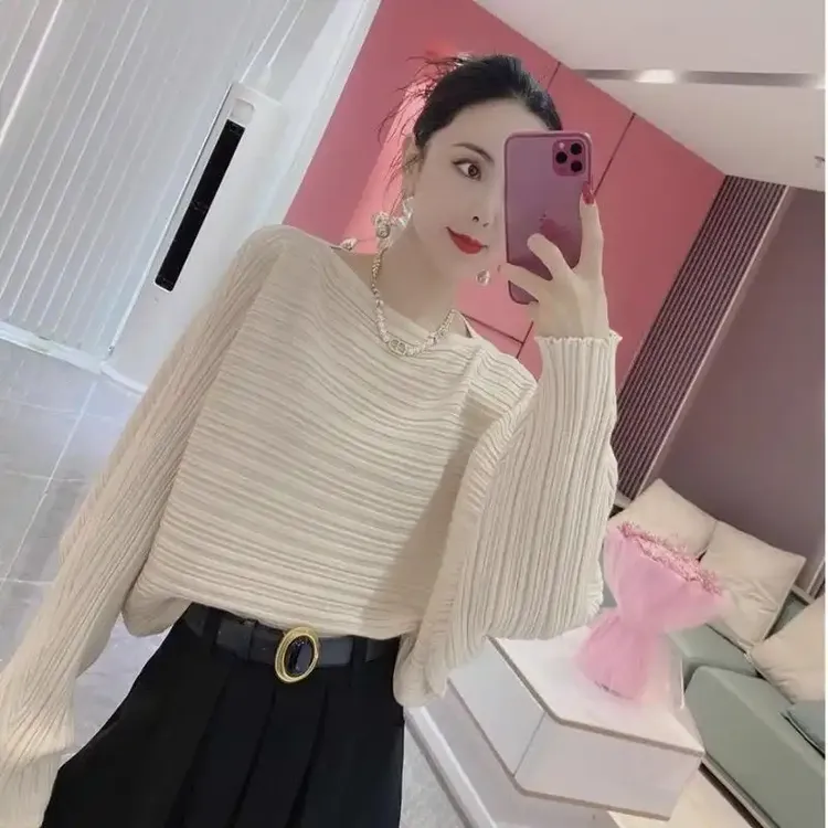 时尚设计感韩版蝙蝠袖针织衫女2024秋季新款宽松显瘦遮肉打底毛衣