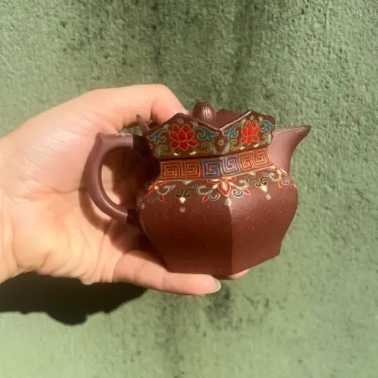 宜兴紫砂壶僧帽，珐琅彩装饰
