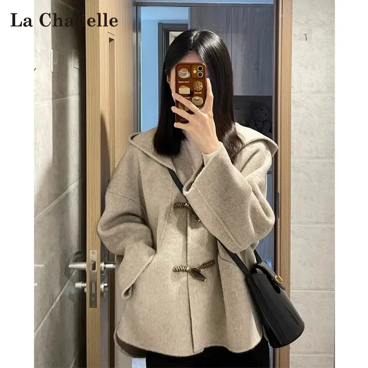 拉夏贝尔连帽牛角扣毛呢外套女秋冬高级感巨好看韩版大衣厚款上衣