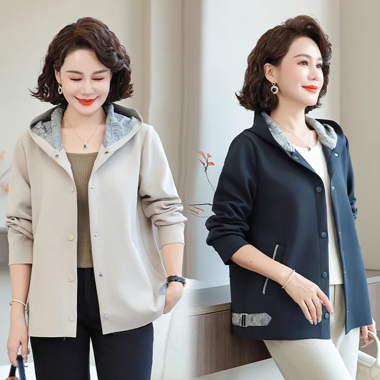 中老年妈妈外套连帽风衣新款休闲中年春秋时尚洋气夹克宽松上衣女