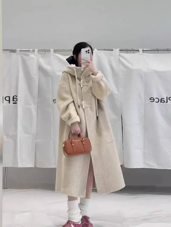 宽松显瘦小个子过膝连帽慵懒女中长款牛角扣赫本风呢子外套秋冬