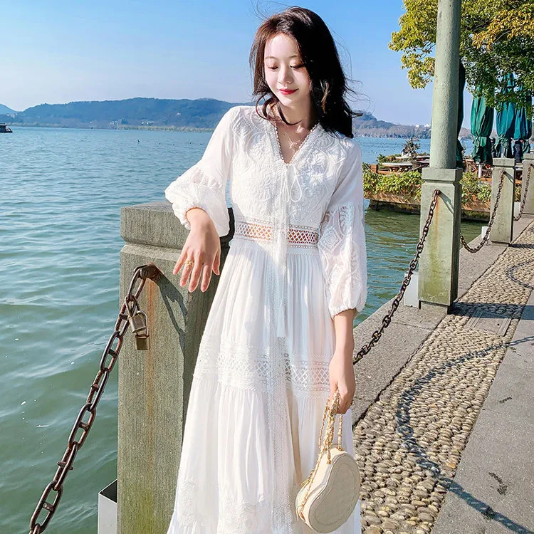 2025流行款连衣裙春夏白色甜美法式泡泡袖过膝长裙沙滩裙出游裙子