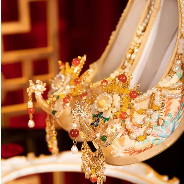 舞绣缘原创金色秀禾婚鞋古风内增高10cm坡跟中式婚礼重工汉服婚鞋