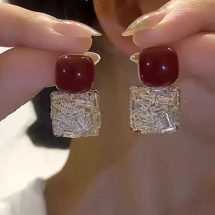 铜合金耳饰 红色耳钉精致时尚方形满钻耳环简约设计个性耳饰秋冬