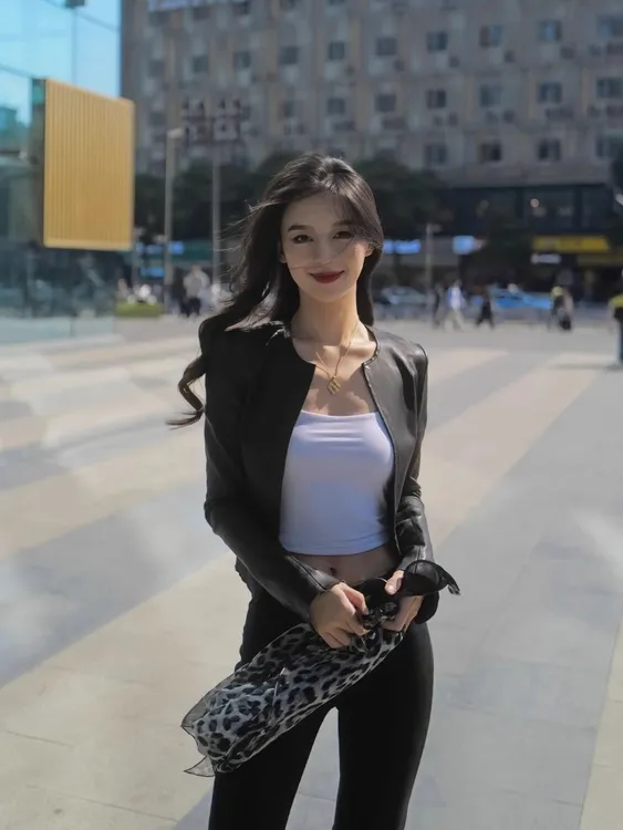 春季圆领长袖柔软皮短款皮衣修身拉链小外套机车休闲港风上衣