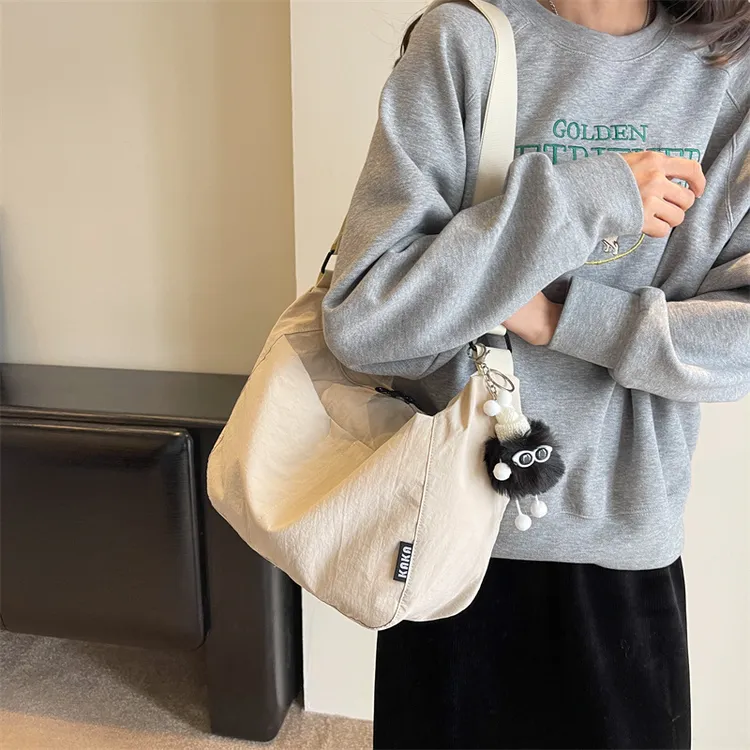 日系防水尼龙休闲单肩布包女新款设计感小众大容量通勤帆布托特包