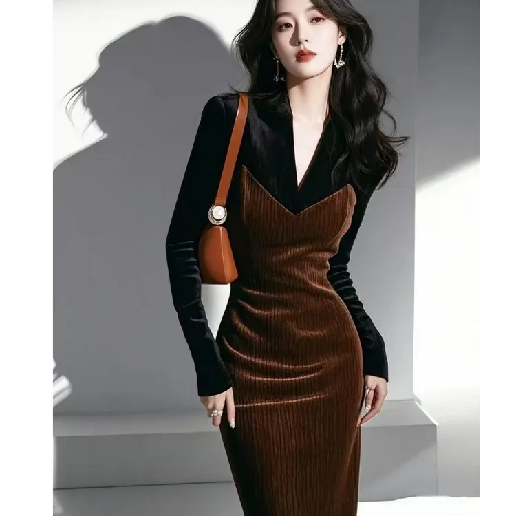 重要场合漂亮独特新年圣诞裙子冬季撞色v领长袖灯芯绒修身连衣裙