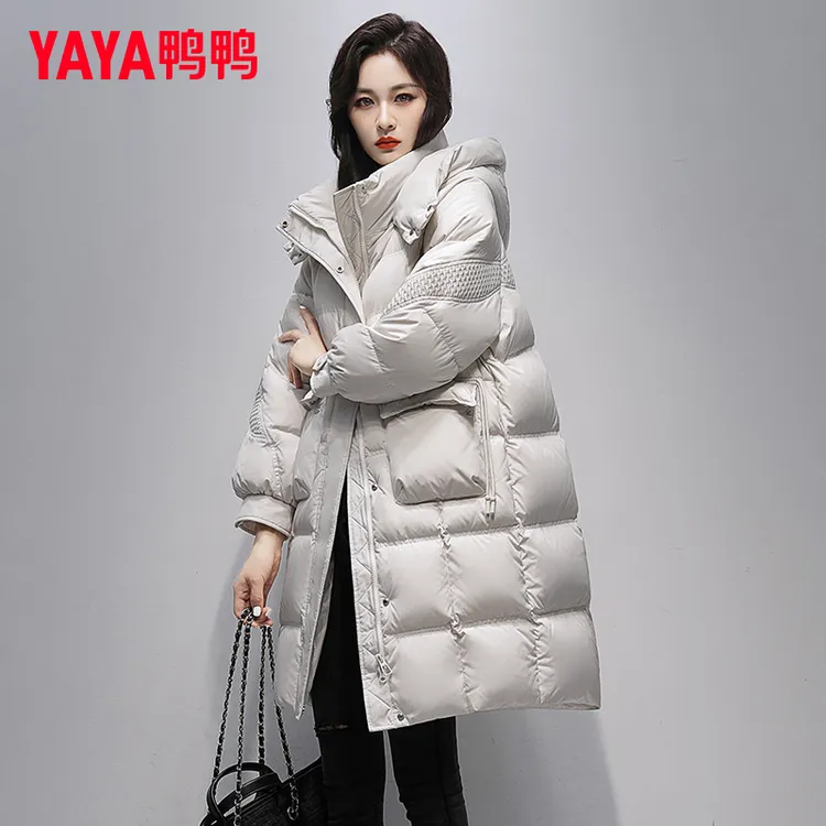 YAYA/鸭鸭长款过膝羽绒服女2024冬季新款时尚连帽宽松加厚外套潮