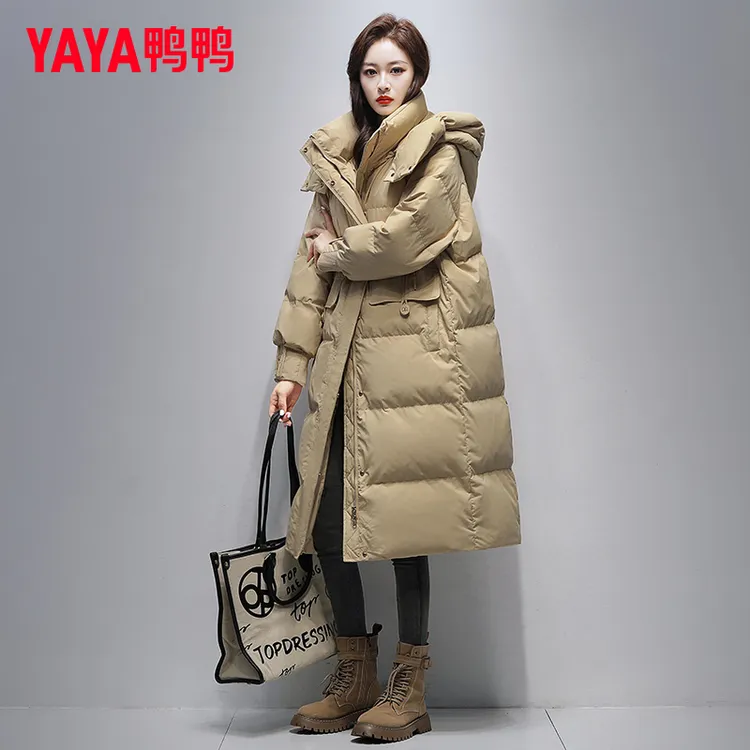 YAYA/鸭鸭时尚休闲连帽羽绒服女中长款2024冬季新款大牌时尚外套