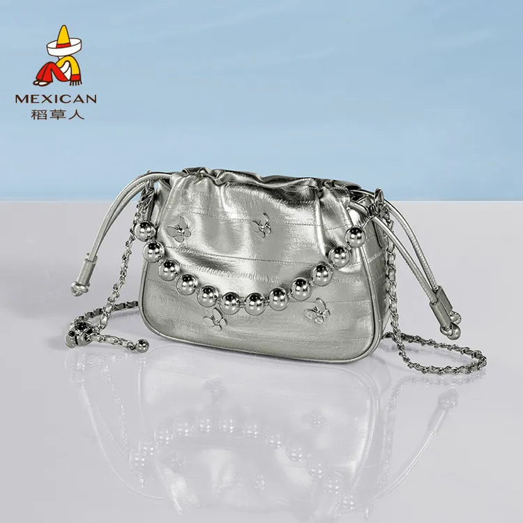 稻草人包包女高级时尚百搭斜跨单肩包蝴蝶银色小众质感云朵包礼物
