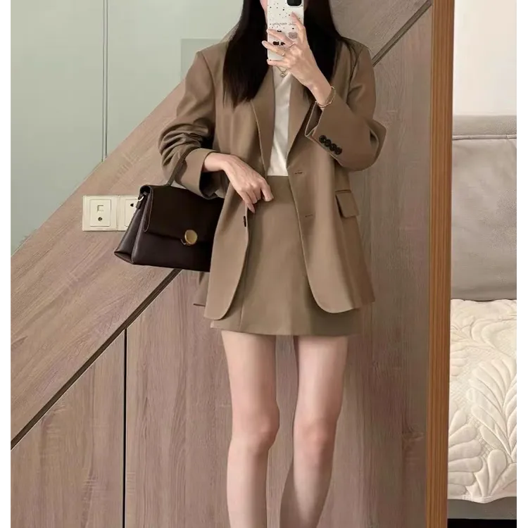 高级感气质休闲咖色西装套装女早秋小个子西服外套搭半身裙两件套