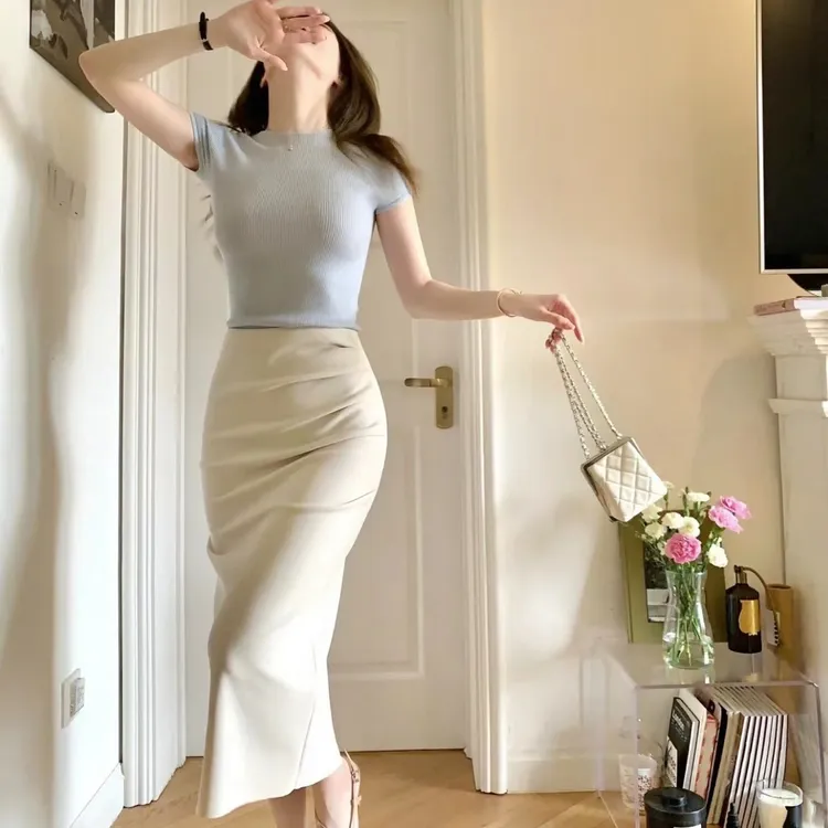 高档洋气百搭半身裙裙子女款爆款2025夏季新款高腰显瘦气质包臀裙