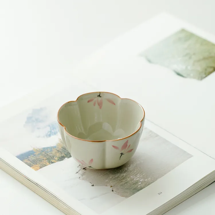 德白草木灰纯手绘粉兰花花瓣杯家用主人杯釉下彩陶瓷仿古茶杯单杯