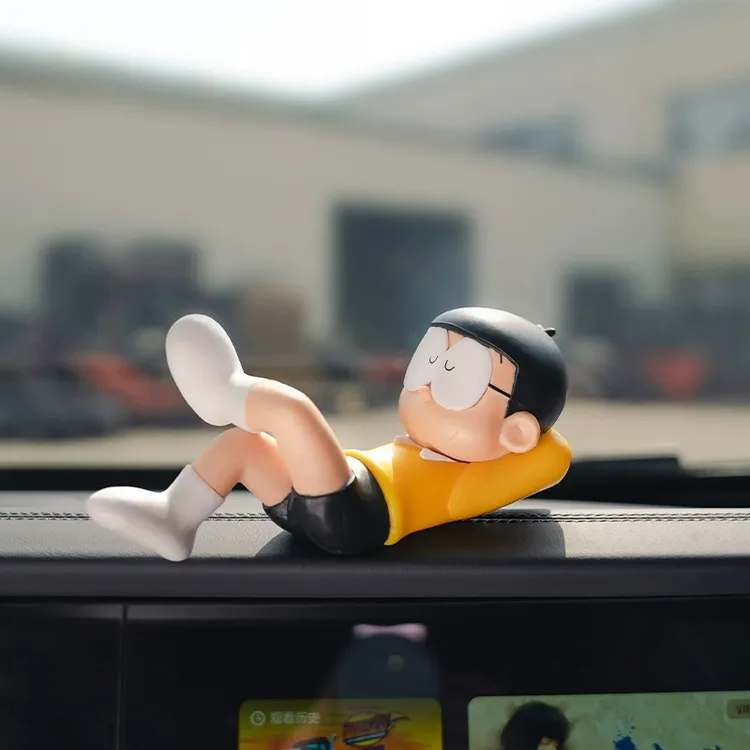 汽车摆件2023新款车载中控台男女士高档车上可爱大雄车内装饰用品