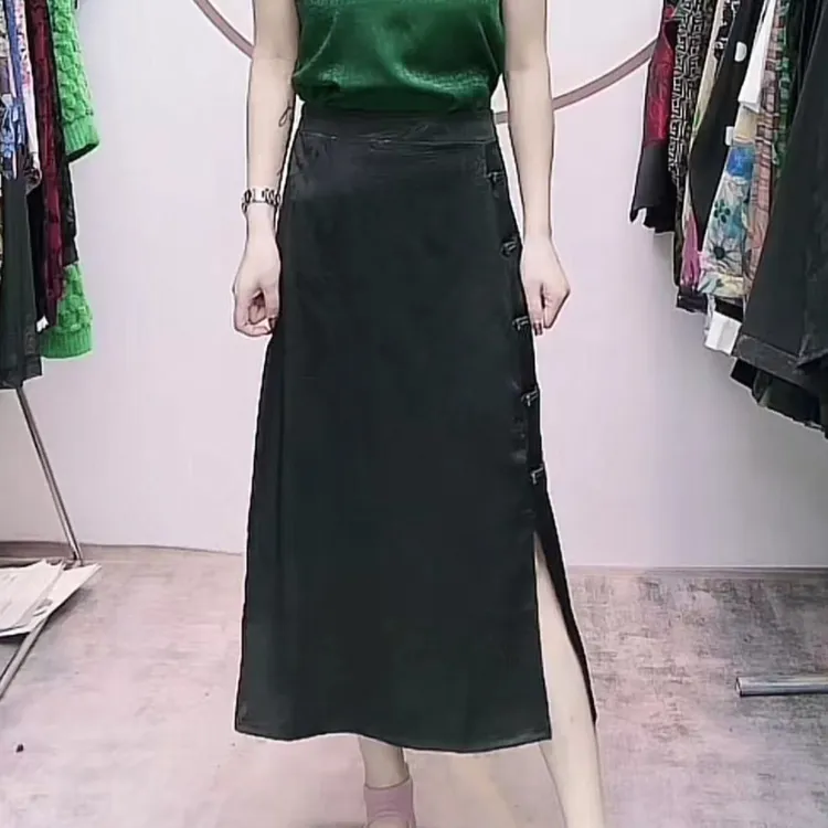 开叉五粒竹节扣半身裙