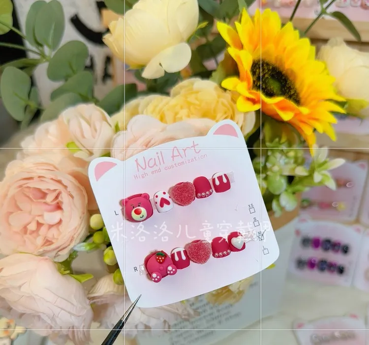 【草莓熊】宝宝穿戴甲红色草莓熊可爱卡通动画纯手工可美甲穿戴甲片