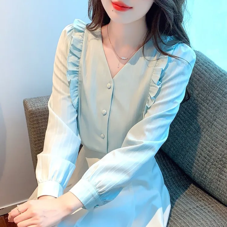春季2025年新款时尚减龄v领雪纺衬衫女长袖设计感小众木耳边上衣