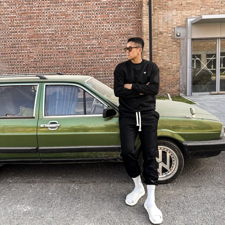 UNSHACKLED圆领卫衣秋冬纯色套装长袖套头宽松休闲刺绣浮雕印原创