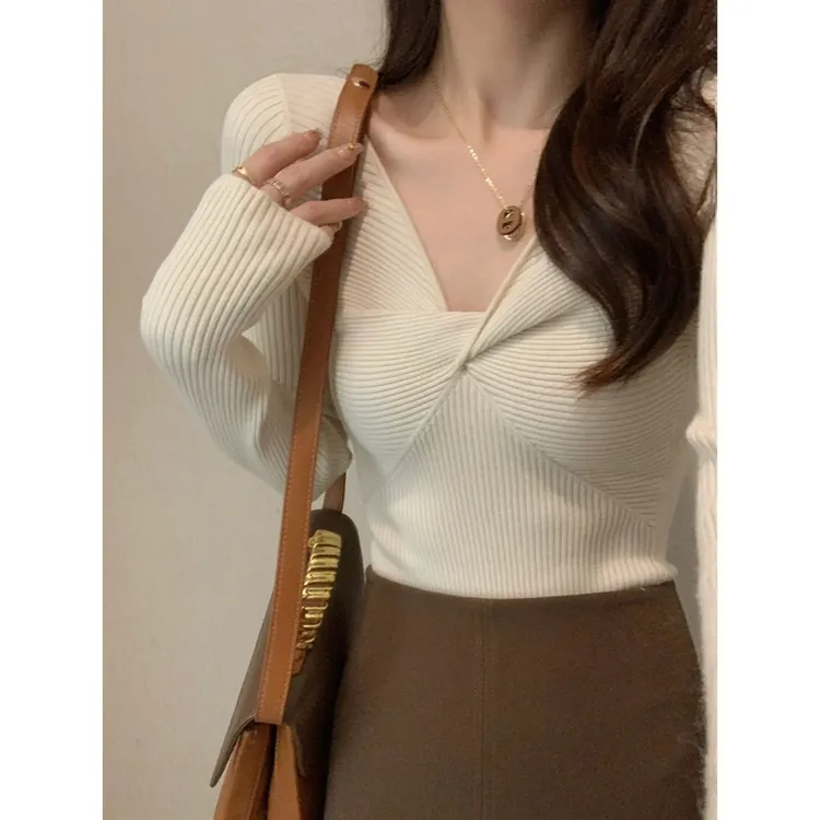 设计感小众V领针织打底衫女秋季新款纯欲风修身显瘦长袖内搭上衣