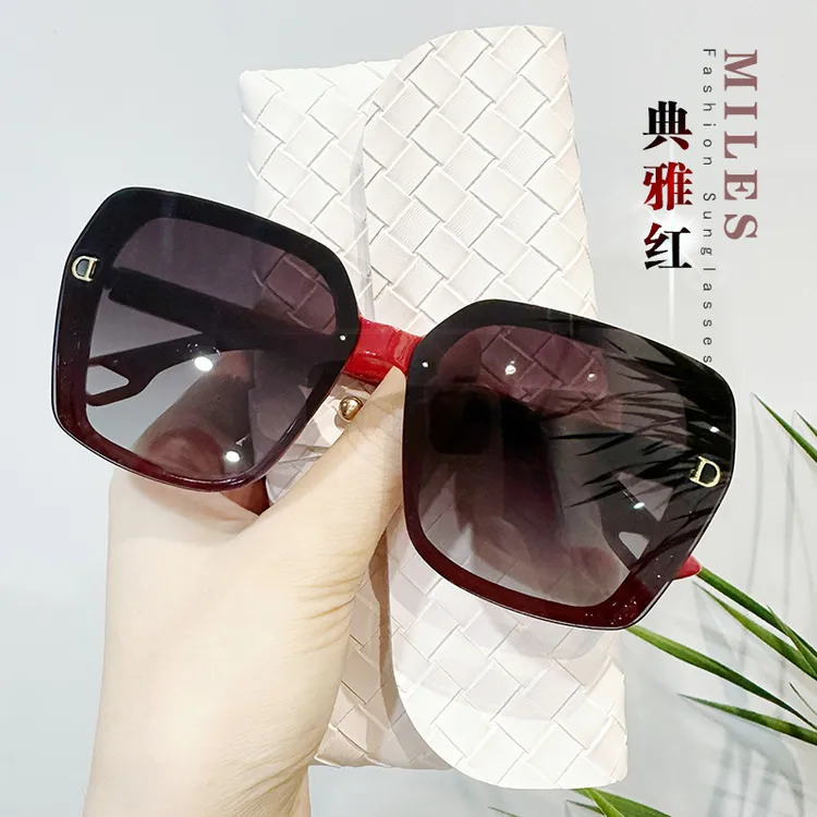 轻奢时尚女士墨镜方框复古街拍防紫外线百搭气质大框复古女款潮流