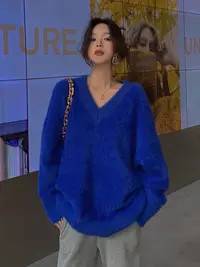 克莱因蓝韩版宽松慵懒风V领毛衣秋冬新款针织衫外穿套头长袖上衣