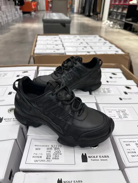 广州狼耳踪迹秋冬新款情侣休闲皮鞋