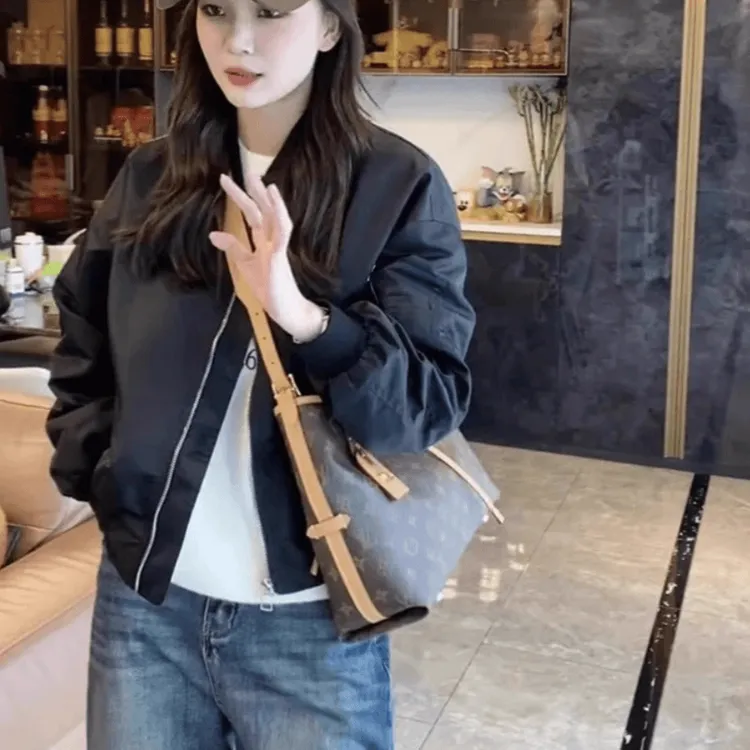 棒球服短外套女2025秋季新款休闲健身运动飞行夹克高级感黑色