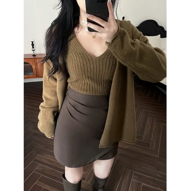 大码微胖显瘦套装女2024新款胖mm毛衣针织开衫吊带皮半身裙两件套