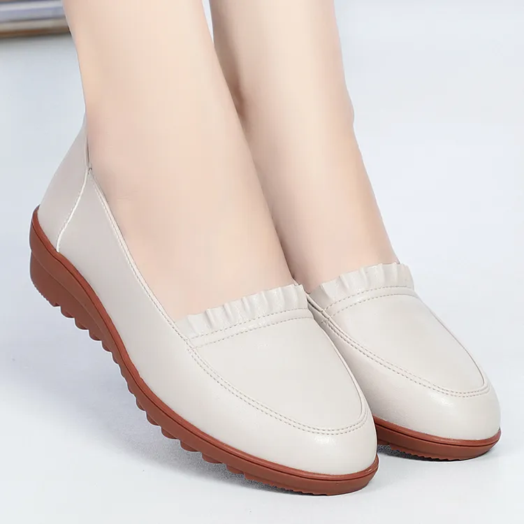 妈妈鞋春秋休闲单鞋软皮软底中老年女士皮鞋平底防滑牛筋底豆豆鞋