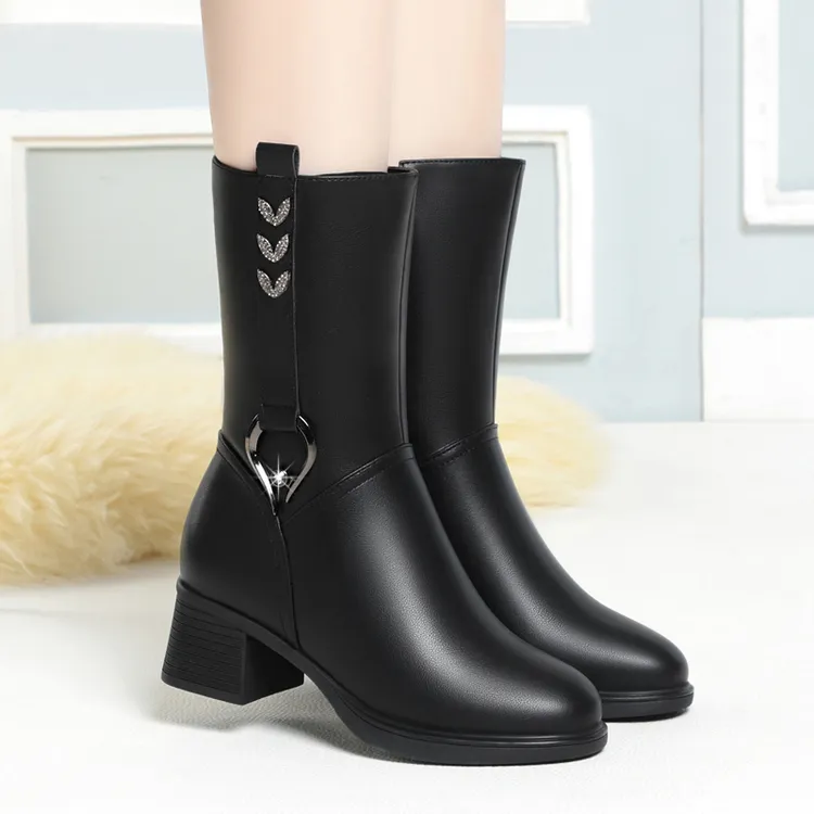 冬季粗跟妈妈靴子女士中年时尚中筒靴加绒保暖防滑棉鞋中跟软皮靴