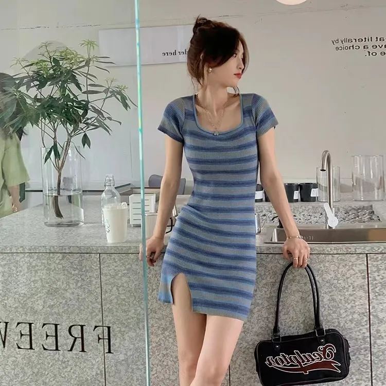 6087#纯欲辣妹性感条纹裙子女夏别致方领显瘦针织包臀开叉连衣裙