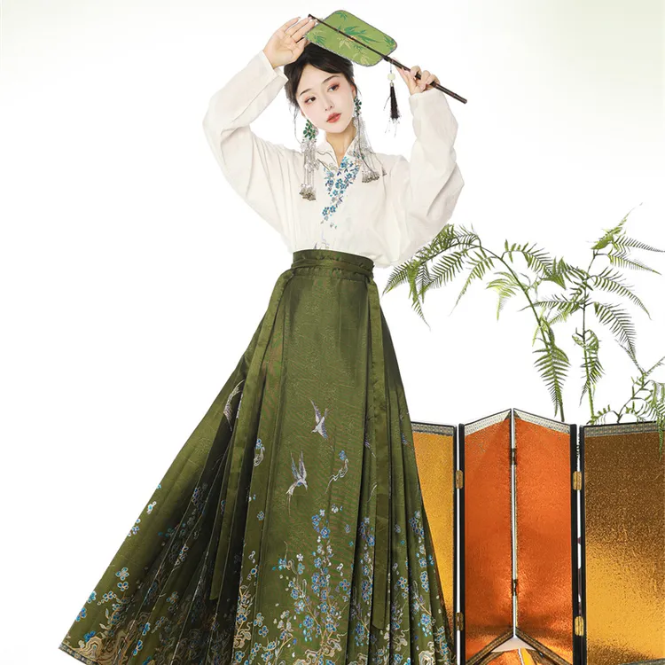 肯莎凯【鎏金莹梅】原创明制改良日常汉服女飞机袖马面裙套装春秋