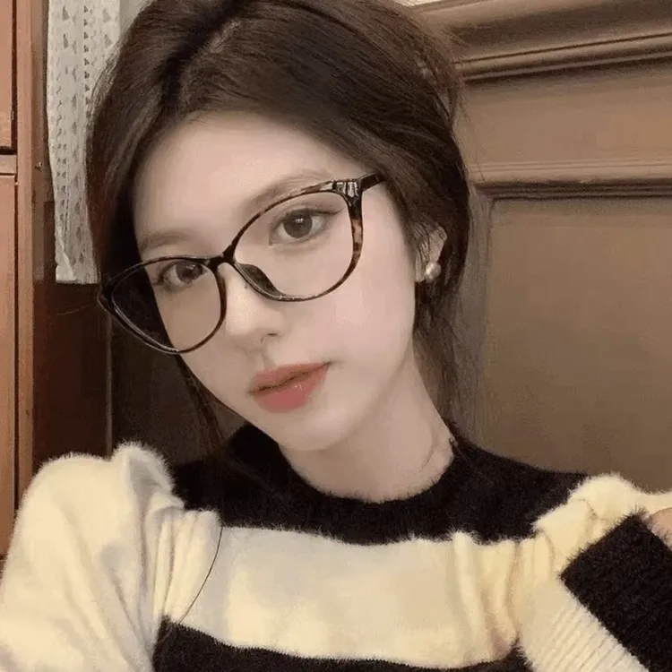 Mona网红同款三角猫眼蝶形辣妹眼镜架百搭防蓝光平光透明护眼斯文