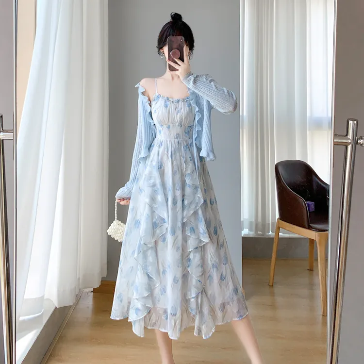 法式碎花蓝色吊带裙子女夏季温柔风收腰显瘦中长款A字大摆连衣裙