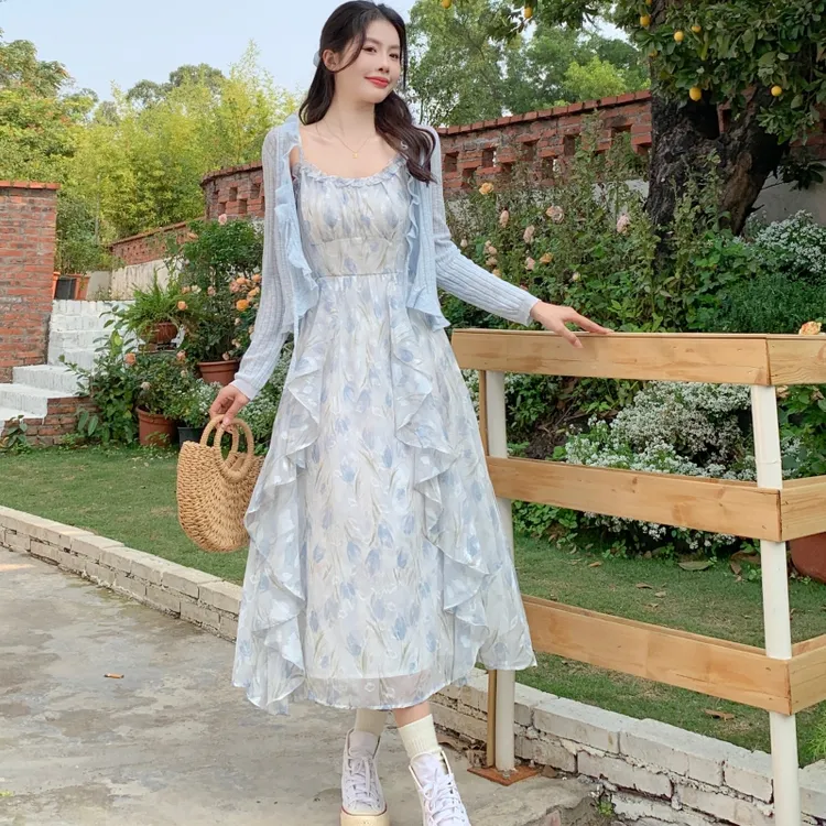 小清新洋气荷叶边吊带裙仙女裙子2025温柔风收腰中长款显瘦连衣裙
