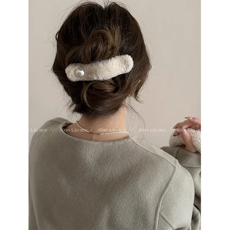 尚倪秋冬毛绒发夹女2024新款后脑勺鲨鱼夹气质高级感鸭嘴夹子头饰