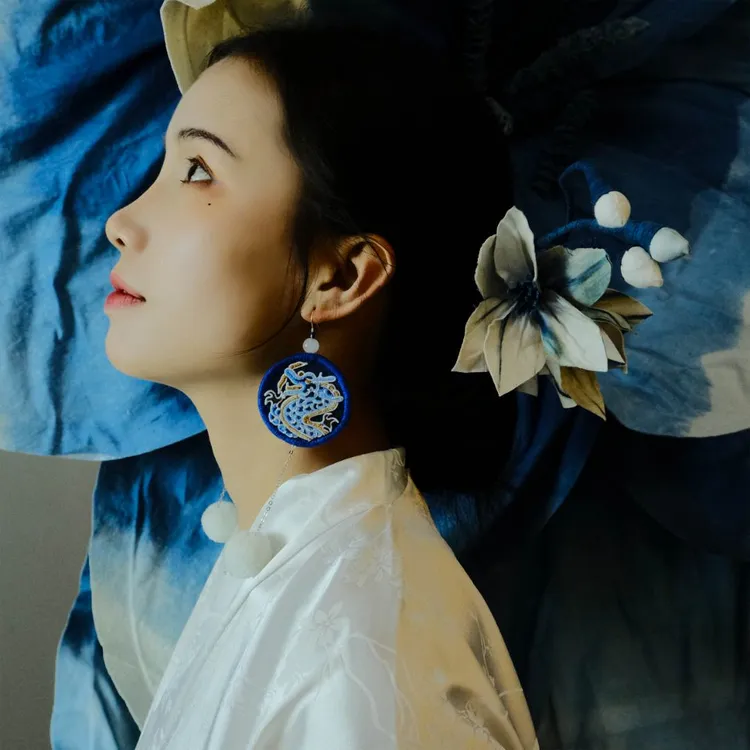 非金属布艺耳饰 青于蓝非遗植物染手工刺绣重工打籽绣耳环