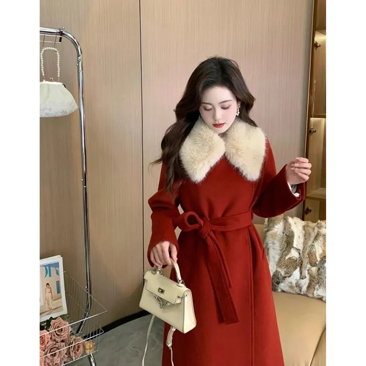 新年战袍氛围感秋冬新款气质时尚轻奢显瘦设计感毛领呢子大衣外套