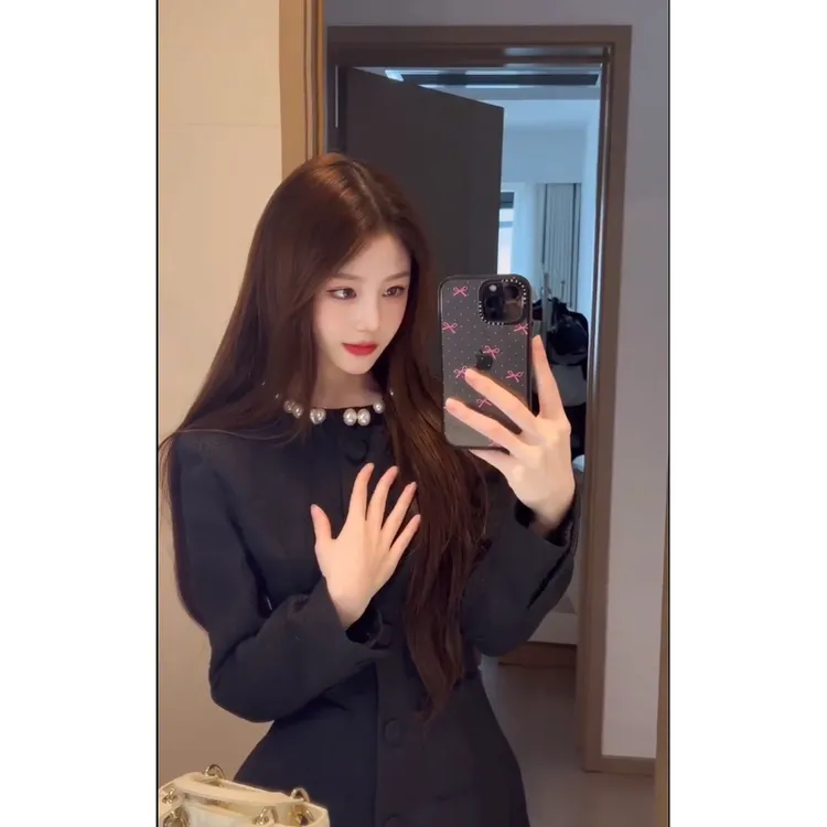 2025秋季新款赫本风黑色百搭显瘦长袖上衣高腰直筒包臀半身裙套装