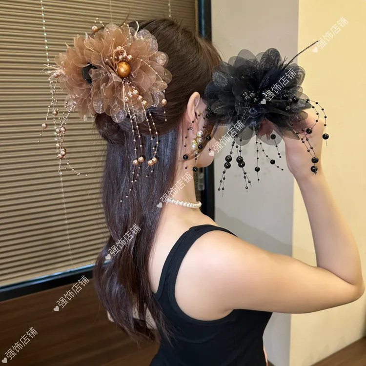 牡丹花羽毛流苏抓夹2025新款发夹后脑勺显发量蓬松高颅顶鲨鱼夹