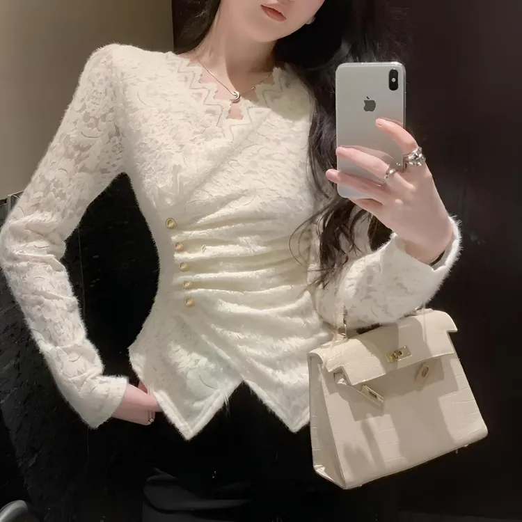 杏色V领蕾丝打底衫女2024秋冬新款法式钩花褶皱收腰内搭长袖上衣