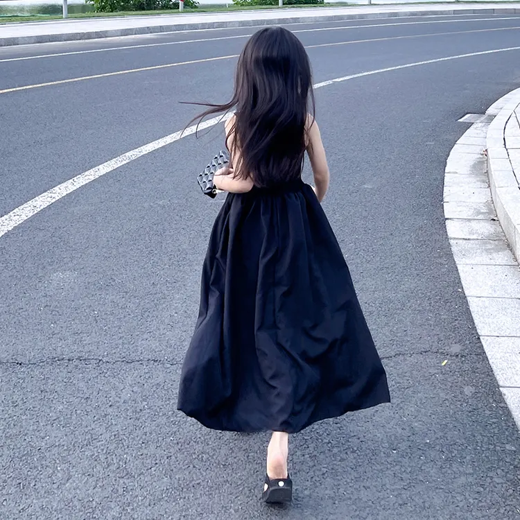 女童连衣裙夏季儿童小黑裙休闲长裙女大童洋气时髦无袖背心裙子潮