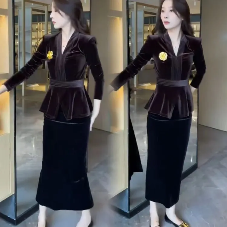 2024秋季新款丝绒套装女高级洋气显瘦后开叉高腰显瘦包臀一步裙