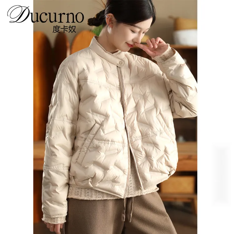 DUCURNO冬季时尚烫印白鸭绒女轻薄款立领保暖外套短款秋冬服饰